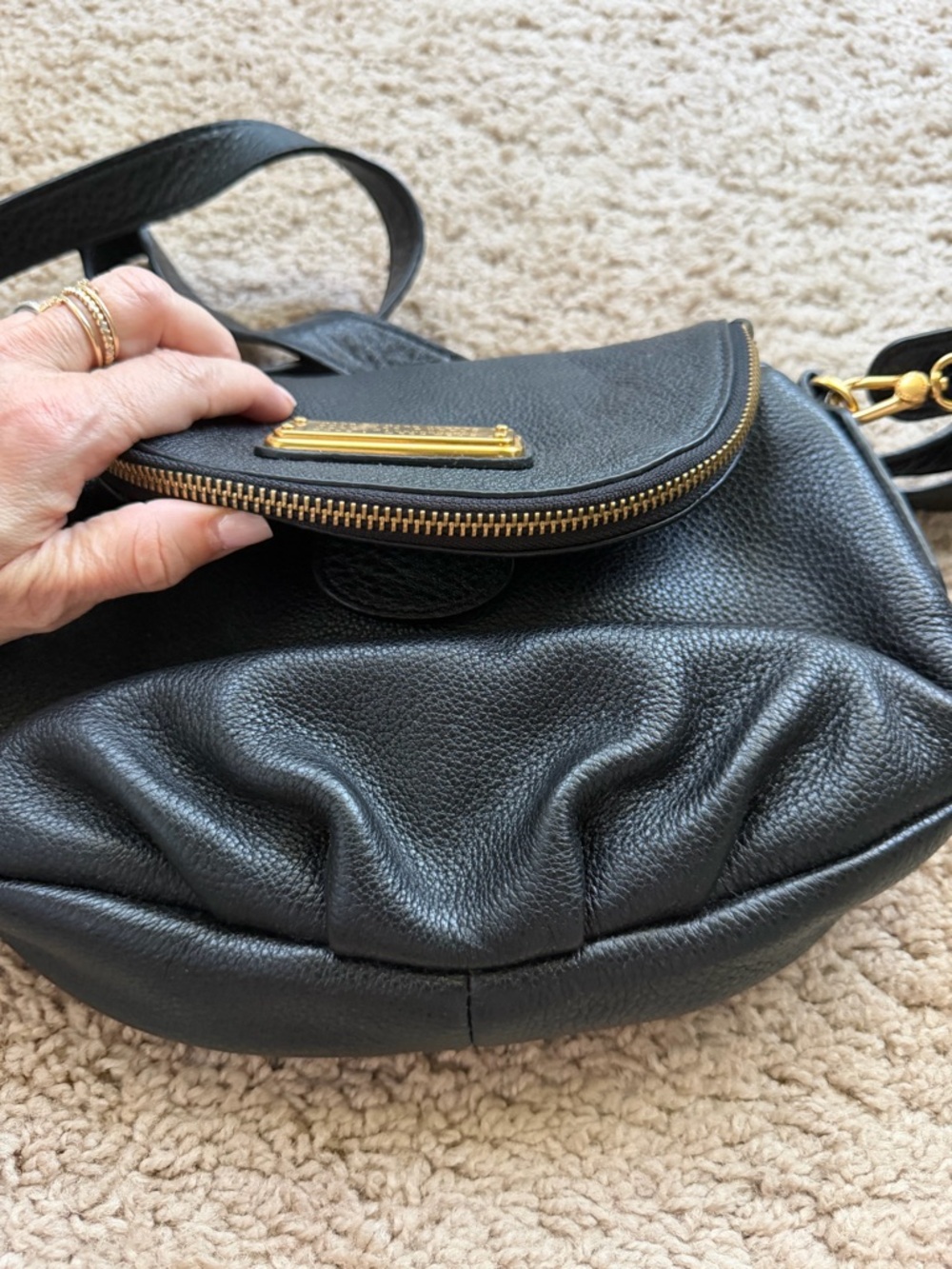 Marc Jacobs Black Leather Crossbody Shoulder Bag with Gold Plate - Picture 6 of 6